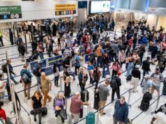 Aerolíneas cancelan cientos de vuelos el viernes a medida que se extiende el cierre