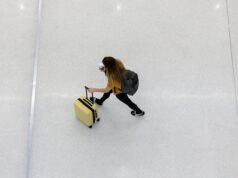 Más de 1.100 vuelos cancelados antes del amanecer del martes, según un rastreador