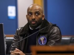 Hombre indultado por Trump en plan de ‘votante falso’ espera que se extienda a cargos de agresión no relacionados