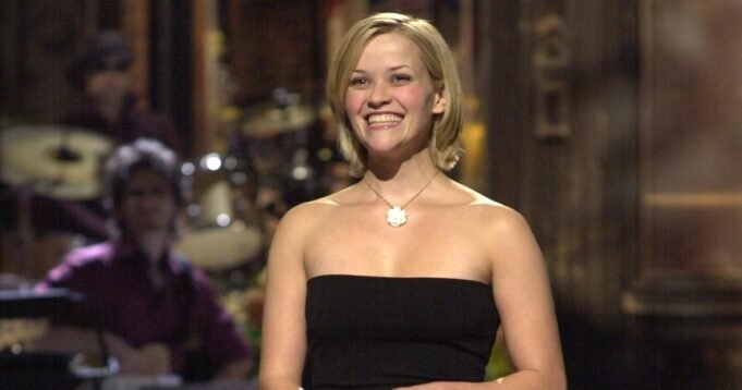 gettyimages-138448167-reese-witherspoon-snl-september-2001.jpg