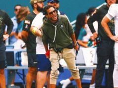 La mejor charla en el vestuario: los Dolphins celebran, Ben Johnson de los Bears se queda sin palabras