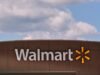 Walmart aumenta las expectativas de ganancias a medida que más estadounidenses buscan ofertas en medio de una economía lenta