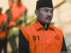 El perfil de Bekasi Regent en Wikipedia editado de forma privada escribe «Ade Kuswara Corruptor Just Hanged»
