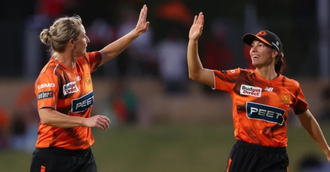Sophie-Devine-propels-Perth-Scorchers-to-a-comprehensive-win-over-Melbourne-Renegades.webp.webp