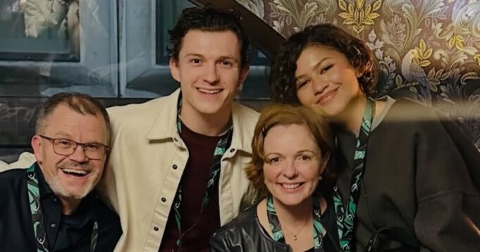 Zendaya-Tom-Holland-Enjoy-Family-Game-Night-at-Traitors-Live-Experience.jpg