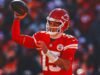Patrick Mahomes abandona el último cuarto con aparente lesión de rodilla ante los Chargers