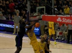 Yaxel Lendeborg de Michigan pasa a Aday Mara para un mate contra Washington