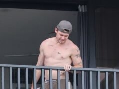 Lachie Neale, sin camisa y sonriente, disfruta de una fiesta de inauguración en su nuevo apartamento de soltero… mientras enfrenta la decisión más difícil de su carrera.
