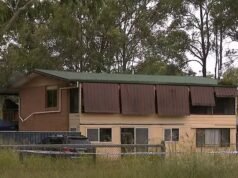 Un hombre es arrestado a 400 kilómetros de distancia después de que se descubriera el cuerpo de una mujer desaparecida de 36 años en las escaleras traseras de una casa.