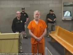 Timothy Busfield, con rostro sombrío, comparece ante el tribunal por un caso de abuso sexual infantil cuando se le negó la libertad bajo fianza