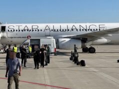 Un avión de pasajeros está rodeado por policías en el aeropuerto de Barcelona en medio de una alerta de «amenaza a bordo» tras ser «escoltado por aviones de guerra» sobre el Mediterráneo.