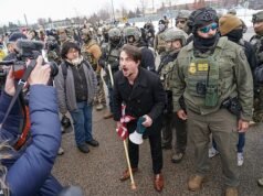 Manifestante pro-ICE filmado regocijándose por el asesinato de Renée Nicole Good es atrapado en una mentira impactante