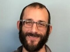 Ícono de la NFL fotografiado protestando contra ICE en Minneapolis mientras la estrella de la NBA dice que Alex Pretti fue ‘asesinado’ en una publicación furiosa