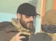 Estalla una discusión sobre un arma en el centro del tiroteo mortal cuando los federales dicen que el arma fue «blandida»… pero parecían habérsela quitado a la víctima mucho antes de abrir fuego.