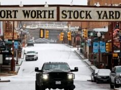 Texas cierra debido a una histórica tormenta invernal que trae nieve y hielo, las principales ciudades cierran TODAS las escuelas el lunes… mientras las condiciones extremas comienzan a afectar el Medio Oeste – EN VIVO