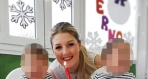 En la imagen: una madre británica de tres hijos, de 33 años, asesinada a puñaladas en su casa en España mientras su ex está detenido bajo sospecha de su asesinato.