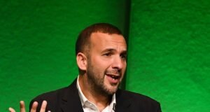 El líder verde Zack Polanski es «malo para la naturaleza» porque sus opiniones sociales y económicas de izquierda radical podrían poner a los votantes en contra de importantes causas ambientales, advierte el conservador