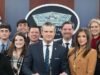 Los favoritos de Trump, los “nuevos medios”, que disfrutaron de la toma del Pentágono, ahora se sienten amordazados por Pete Hegseth.