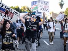 Los Ángeles se está convirtiendo en una zona de guerra mientras manifestantes furiosos que ondean banderas mexicanas y estadounidenses mientras usan máscaras antigás atacan a la policía.