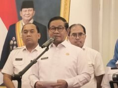 Pramono habló sobre Warkop ‘Hi Sawargi’, que utiliza la acera de Jalan Sudirman para sus ventas.