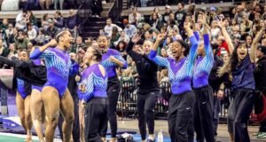 Jordan Chiles obtiene un 10 perfecto; UCLA vence al estado de Michigan