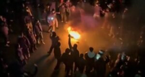 Irán amenaza con atacar bases estadounidenses si Trump interviene en las protestas mientras aumenta el número de muertos
