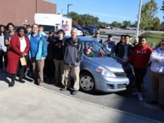 Mamá soltera le cuenta a David Muir que los estudiantes de secundaria la sorprendieron con un auto