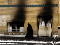 Los iraníes regresan a la vida cotidiana en una capital azotada por protestas mortales