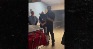 Mire a Alex Pretti rendir un emotivo homenaje al veterano caído en vídeo