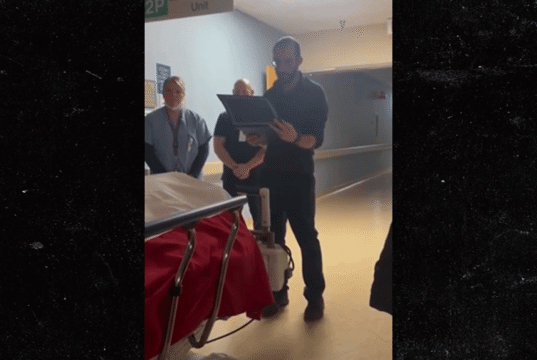 Mire a Alex Pretti rendir un emotivo homenaje al veterano caído en vídeo