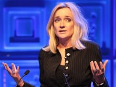 La estrella de The Shamed Dragons’ Den TODAVÍA se hace llamar Dr y MBE a pesar de haber sido despojado de sus títulos después de una disputa legal de £200,000.