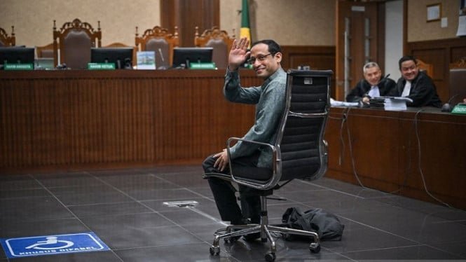 695ba2d968085-sidang-perdana-mantan-mendikbud-nadiem-makarim-di-pengadilan-tipikor_665_374.jpg
