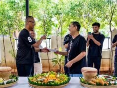 El reencuentro de Denny Siregar y Rudi Soedjarwo presenta la película Tanah Runtuh, un nuevo universo emocional más tranquilo