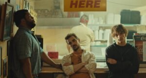 Dave Franco en una comedia amplia pero viciosa