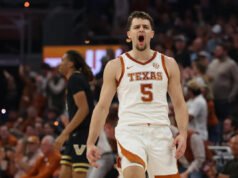 Texas le propina a Vanderbilt su primera derrota, reduciendo el número de DI invicto a 3