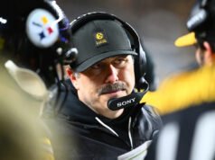 Según los informes, Ohio State contrata al ex entrenador en jefe de los Steelers y Falcons, Arthur Smith, como coordinador ofensivo.