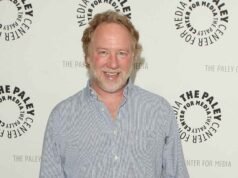 Timothy Busfield admitió haber comprado regalos para presuntas víctimas, dice orden judicial