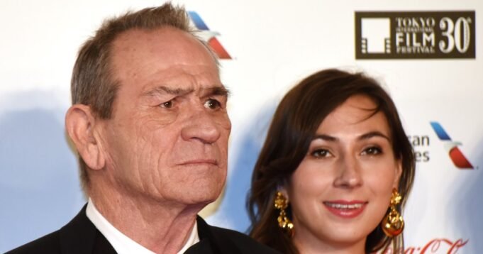 Tommy-Lee-Jones-and-Daughter-Victoria-GettyImages-866208982.jpg