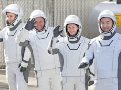 El astronauta enfermo y el resto de la tripulación se separan de la ISS antes del regreso previsto a la Tierra, dice la NASA