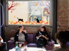 Cómo un club de lectura romántica de Monrovia utiliza “Smut” como forma de terapia sexual