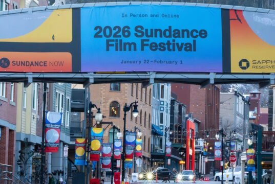 Hombre arrestado por agredir al representante estadounidense Maxwell Frost en Sundance