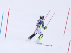 Juegos Olímpicos de Invierno 2026: el atleta noruego Lie McGrath lanza pértigas y se tumba en la nieve tras un sorprendente retiro en slalom