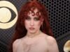El impactante vestido en topless de Chappell Roan en los Grammy llamó mucho la atención