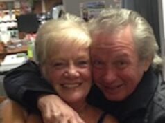 Los traficantes de drogas se ríen y sonríen en el banquillo después de ser absueltos del asesinato de una pareja de ancianos inocentes en un ataque incendiario.