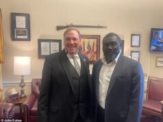 La escasa mayoría de Trump en la Cámara de Representantes se tambalea mientras los republicanos consideran una salida anticipada