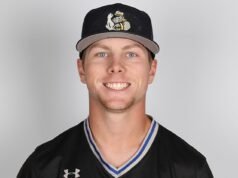 Estudiante de primer año, 19 años, identificado como jugador muerto en un horrible accidente de autobús del equipo de béisbol universitario de Iowa que hirió a 32 personas