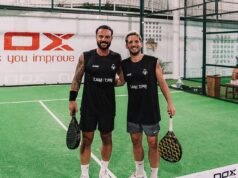 Aterrador momento en el que un padre australiano engaña a la muerte cuando una pared de cristal de 3 metros le explota mientras juega pádel en Bali