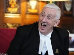 El presidente de la Cámara de los Comunes, Sir Lindsay Hoyle, acusado de intentar evitar el escrutinio de sus gastos de viaje después de cambiar silenciosamente las reglas de publicación.