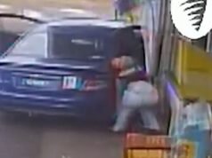 Momento impresionante: dos adolescentes son estrellados contra una pared por un coche fuera de control, dejándolos con heridas mortales