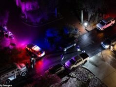 Los investigadores de Nancy Guthrie arrestaron a cuatro, ya que un vecino afirma haber visto a una persona dispararse en la cabeza y el Range Rover estaba cubierto de sábanas mientras la policía investigaba su baúl.